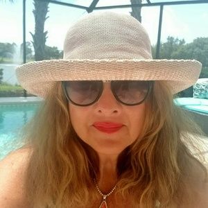 Meet your Posher, Carolyn